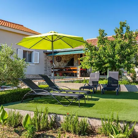 Holiday home Ante With Beautiful Private Garden Nadin