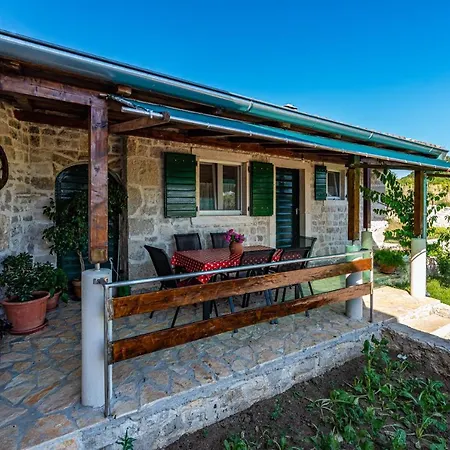 Vakantiehuis Ante With Beautiful Private Garden Nadin