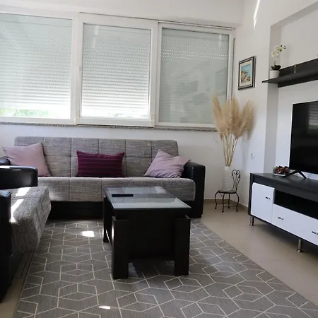 Ante With Beautiful Private Garden Semesterbostad *