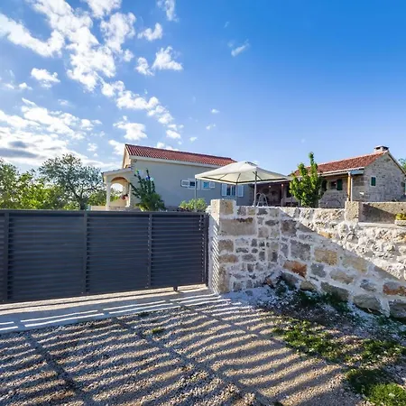 Ante With Beautiful Private Garden