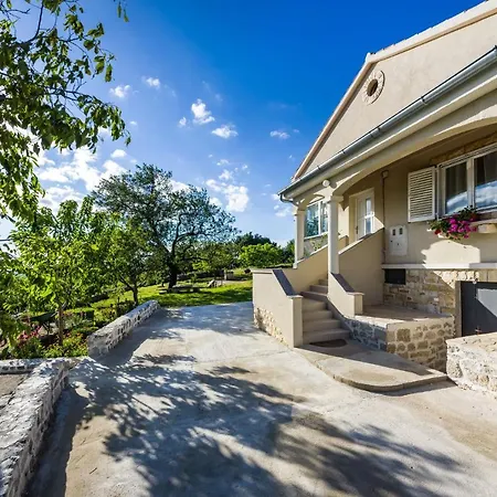 Semesterbostad Ante With Beautiful Private Garden