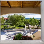 Ante With Beautiful Private Garden Hébergement de vacances