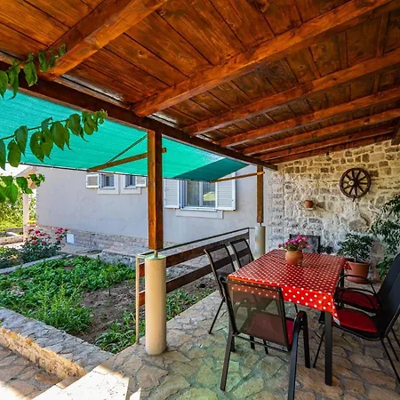 Ante With Beautiful Private Garden Dom wakacyjny