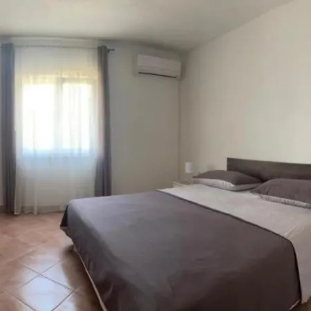 Ante With Beautiful Private Garden