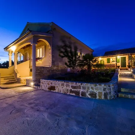 Tatil Evi Ante With Beautiful Private Garden Nadin