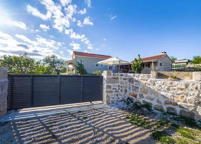 Ante With Beautiful Private Garden