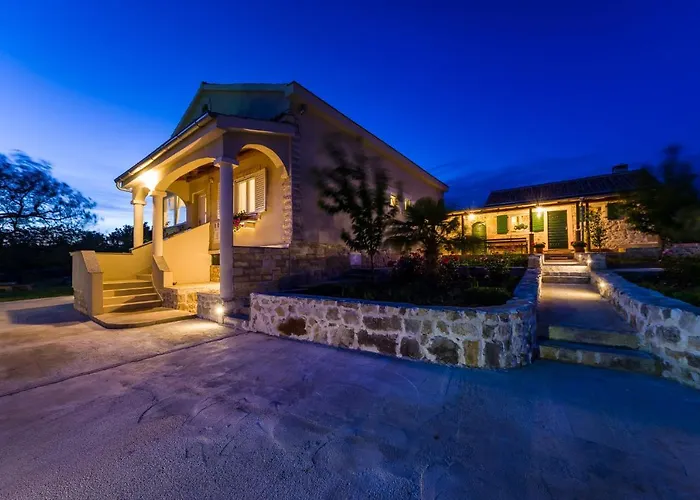 펜션 Ante With Beautiful Private Garden Nadin